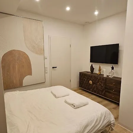 Lägenhet Ug Neubau - Pool, Gym, Sauna, Zweites Bad Extra Buchbar *