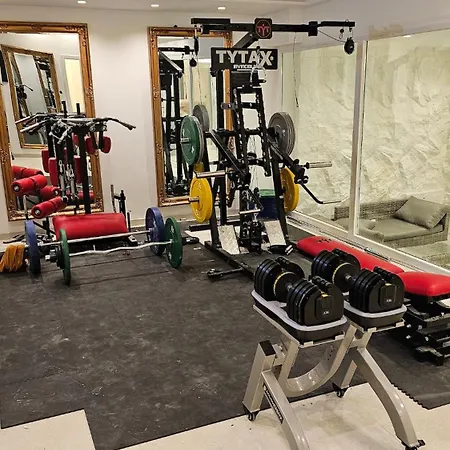 Lägenhet Ug Neubau - Pool, Gym, Sauna, Zweites Bad Extra Buchbar *